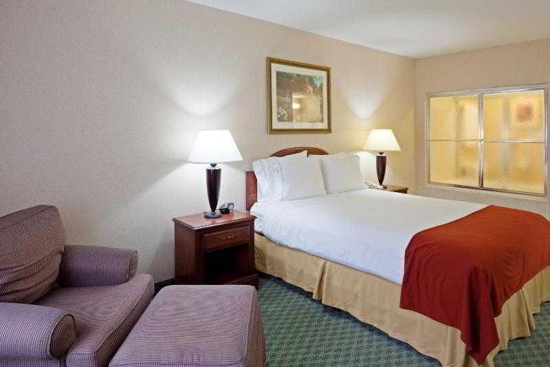 Keene Elm City Hotel, Ascend Hotel Collection Bilik gambar